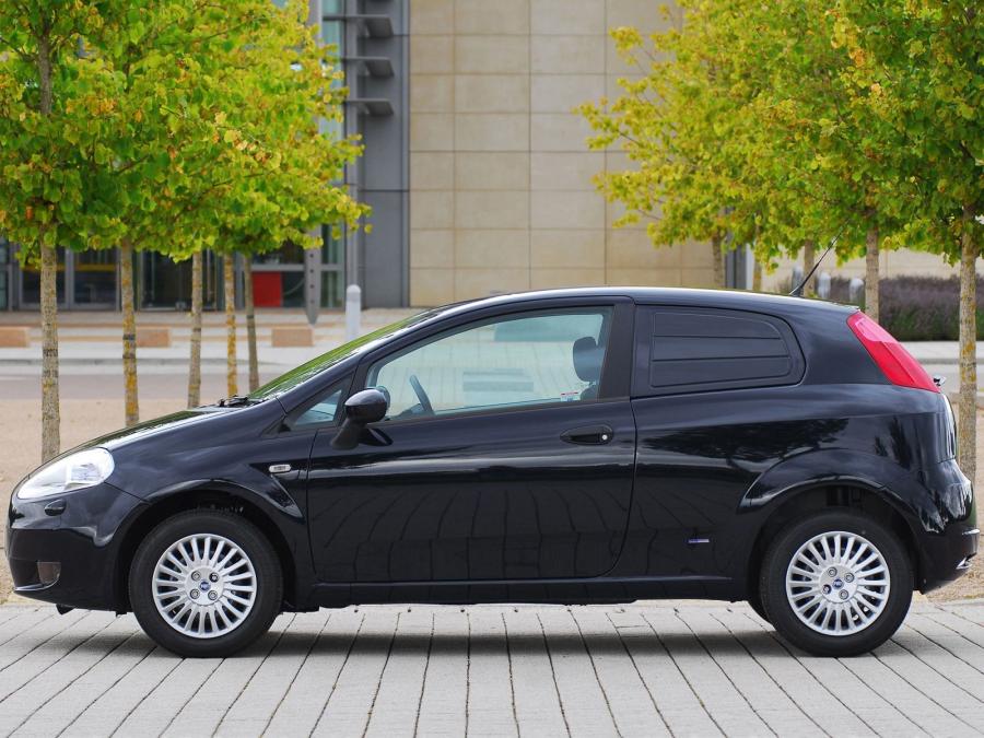  Fiat Grande Punto Van 2007 года  (UK) (фото 2 из 9)